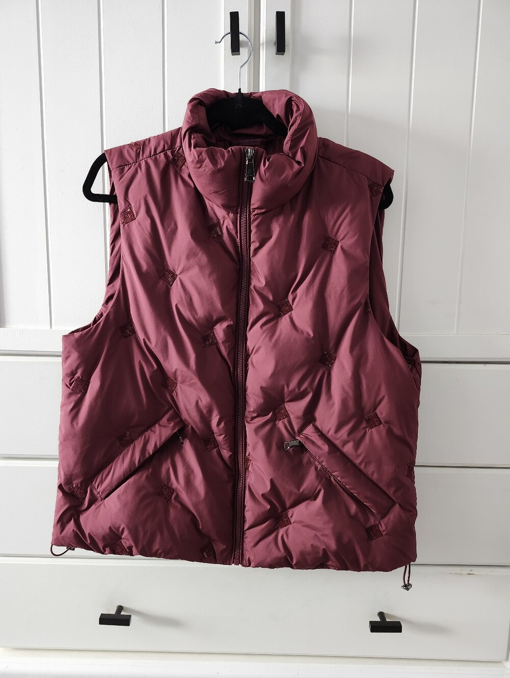 Carre Noir Women’s Quilted Puffer Vest - Burgundy with ties to cinch Sz M